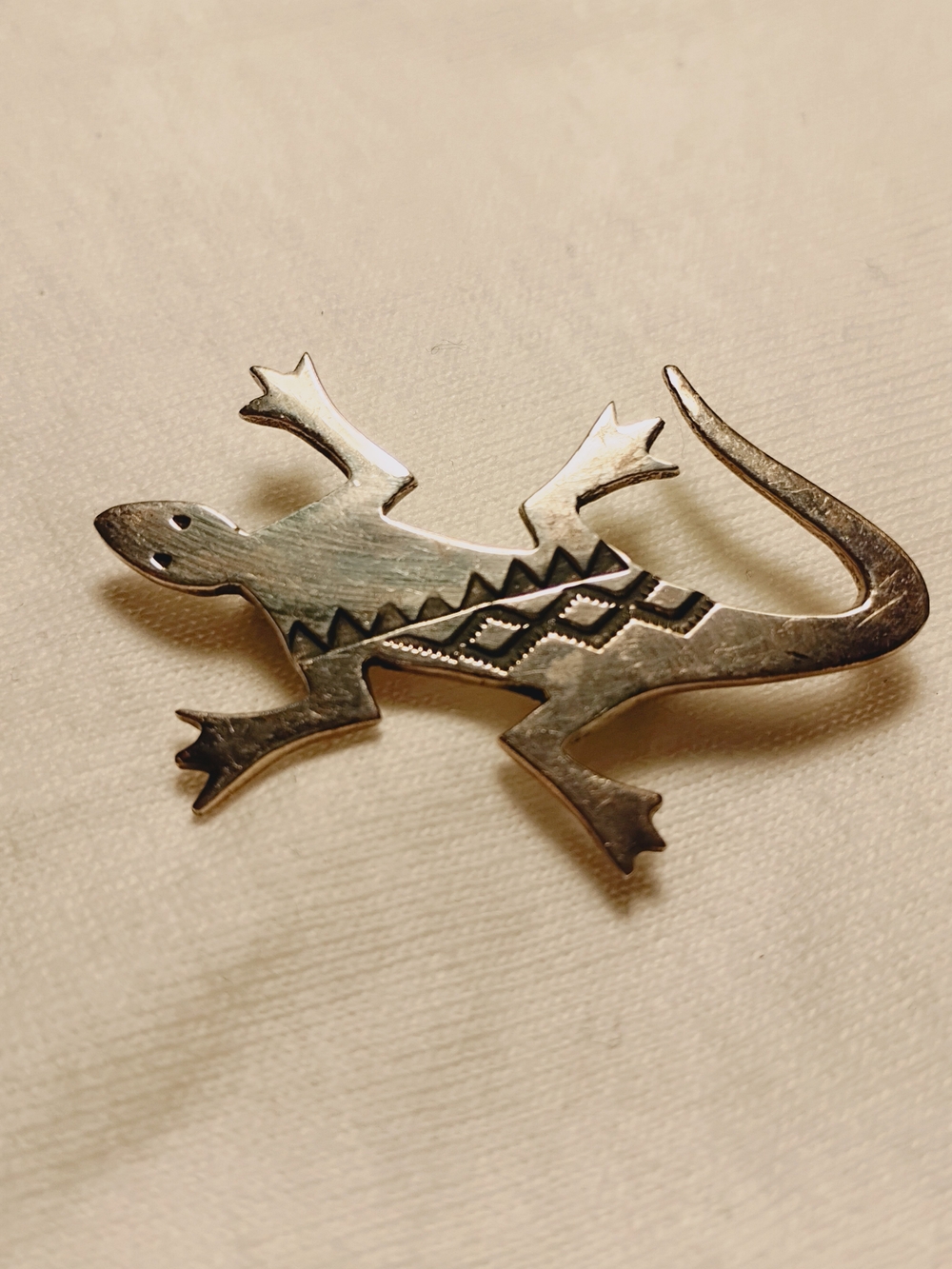 Sterling Silver Engraved Detailed Lizard Reptile Brooch - Silver Color